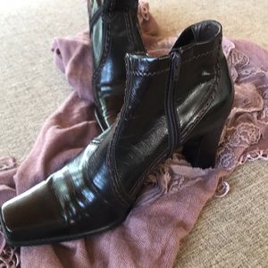 Ladies boots